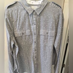 Lucky Brand women’s gray shirt with tiny hearts. Perfect for Valentine’s Day!